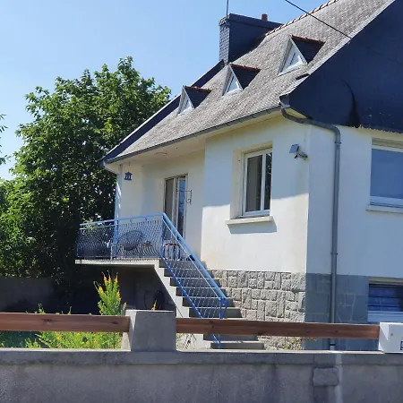 Family House With Garden Near The Sea Hébergement de vacances *